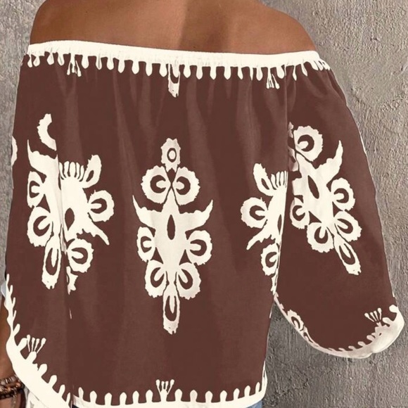 Brown and White Off-Shoulder Women's Top last one - Picture 3 of 4